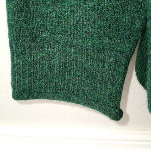'Lucky' Vee neck L/S Sweater Size M Solid Green EUC - Picture 5 of 13